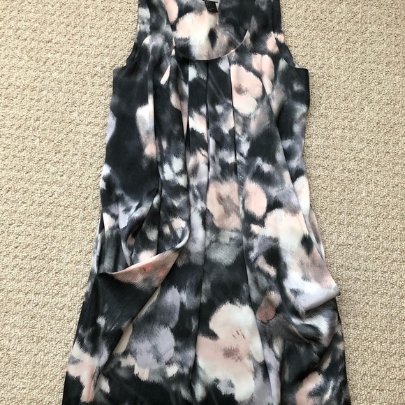 Dresses - Picture 3 of 8